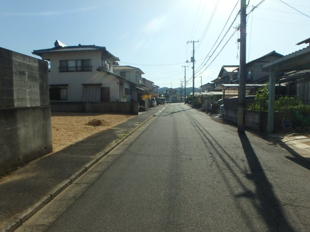 児島小川9丁目　売土地の前面道路含む現地写真
