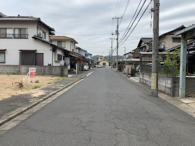 児島小川9丁目　売土地の前面道路含む現地写真