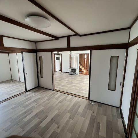 登別市新川町3丁目8-5戸建の洋室