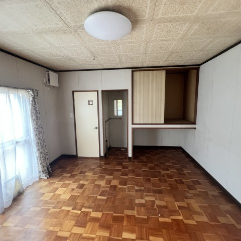 登別市新川町3丁目8-5戸建の洋室