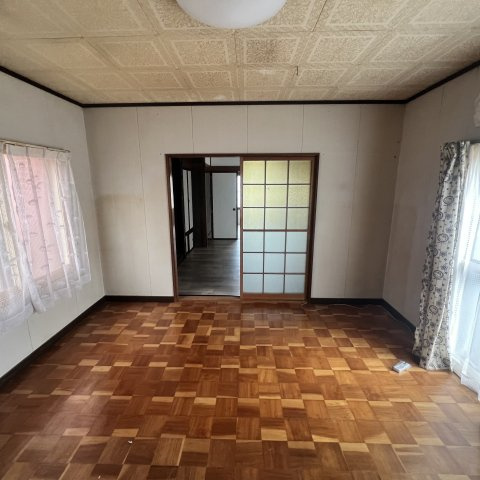 登別市新川町3丁目8-5戸建の洋室