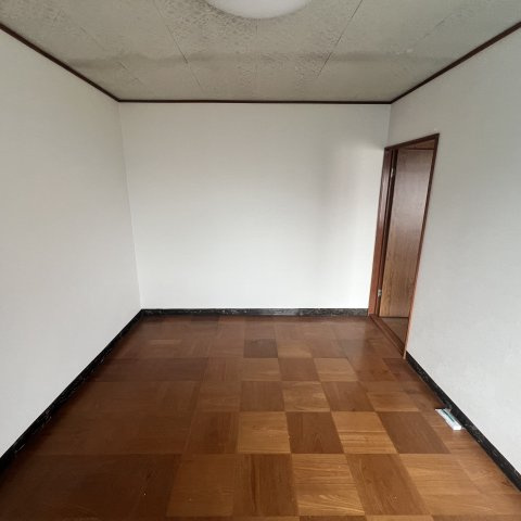 登別市新川町3丁目8-5戸建の洋室