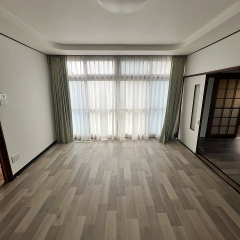 登別市新川町3丁目8-5戸建の居間・リビング