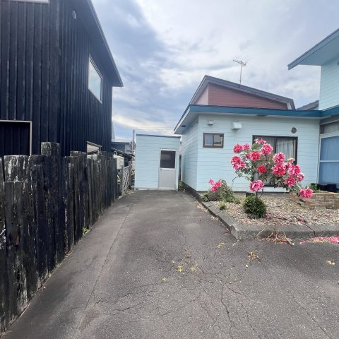 登別市新川町3丁目8-5戸建の駐車場