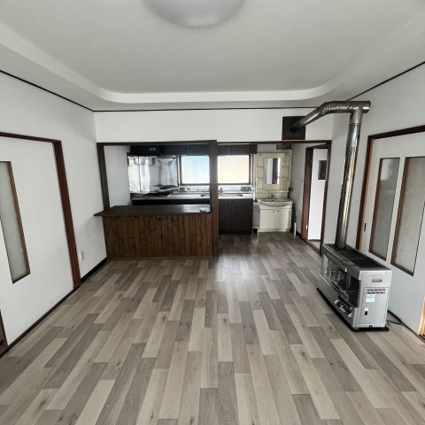 登別市新川町3丁目8-5戸建の居間・リビング