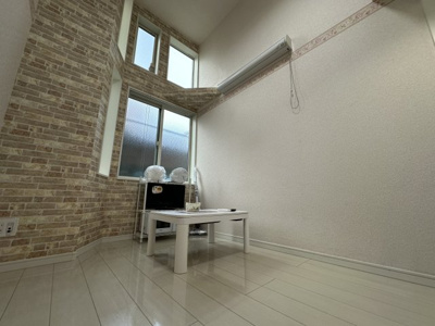 【居間・リビング】 | ユナイト和田町スワロフスキー