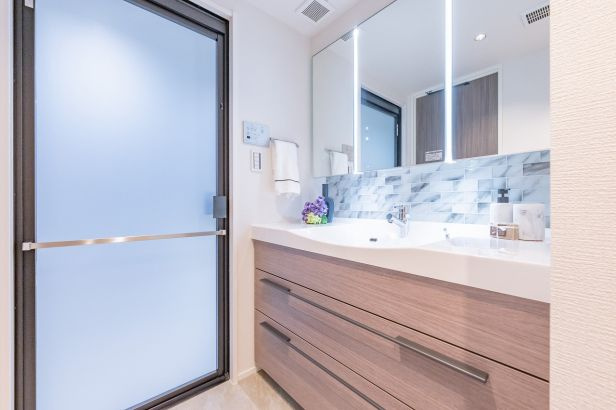 秀和青山神宮前レジデンスの独立洗面台