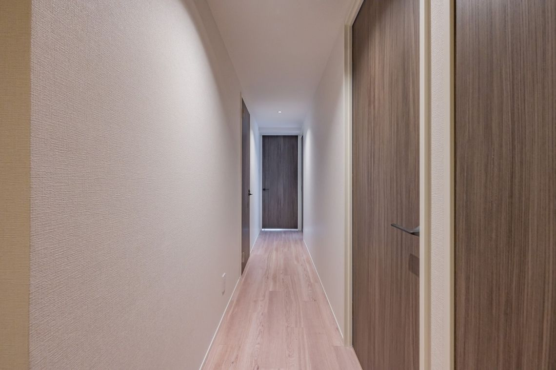 秀和青山神宮前レジデンスの玄関