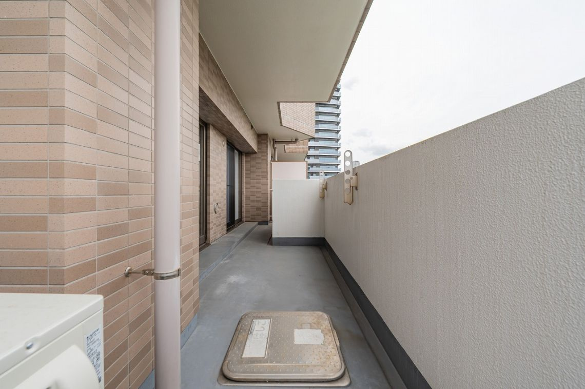 秀和青山神宮前レジデンスのバルコニー