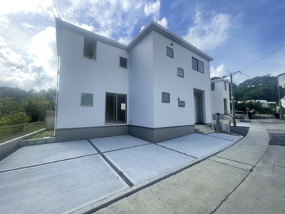 【外観】 | 南城市知念久手堅（全5棟）3号棟 | 3号棟　並列駐車2台可♪