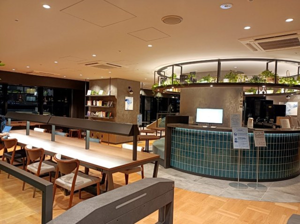 【その他共用部分】 | 【コミュニティスペース】マルチなワークスペース。Wi-Fi、コピー機、電話ブース、自販機も完備！