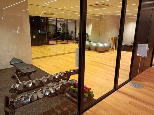 【その他共用部分】 | 【多目的スタジオ】広々としており大人数でも余裕です。ヨガ教室やダンスの練習にもぴったりです。