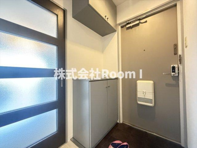 【玄関】 | エレガンス真田山 | 収納もある玄関です