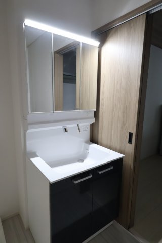 【独立洗面台】 | 《仲介手数料無料》南区大字大谷口869(33期A号棟)新築一戸建て | 撮影日 2025年10月23日 15:00 晴れ