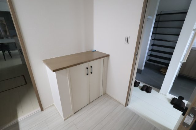 【玄関】 | 《仲介手数料無料》南区大字大谷口869(33期A号棟)新築一戸建て | 撮影日 2025年10月23日 15:00 晴れ