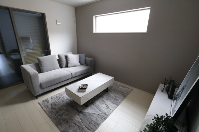 【居間・リビング】 | 《仲介手数料無料》南区大字大谷口869(33期A号棟)新築一戸建て | 撮影日 2025年10月23日 15:00 晴れ