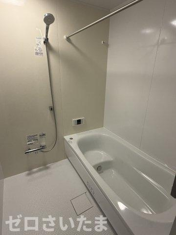 《仲介手数料無料》南区大字大谷口869新築一戸建ての浴室|撮影日 2025年10月23日 15:15 晴れ