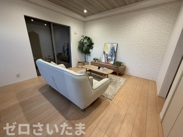 《仲介手数料無料》南区大字大谷口869新築一戸建ての居間・リビング|撮影日 2025年10月23日 15:15 晴れ
