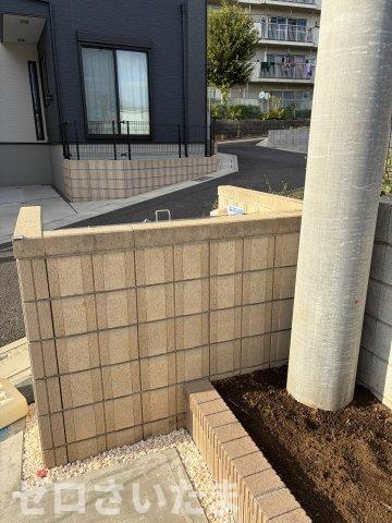 《仲介手数料無料》南区大字大谷口869新築一戸建ての外観|敷地内に電柱が入っています。
撮影日 2025年10月23日 15:15 晴れ