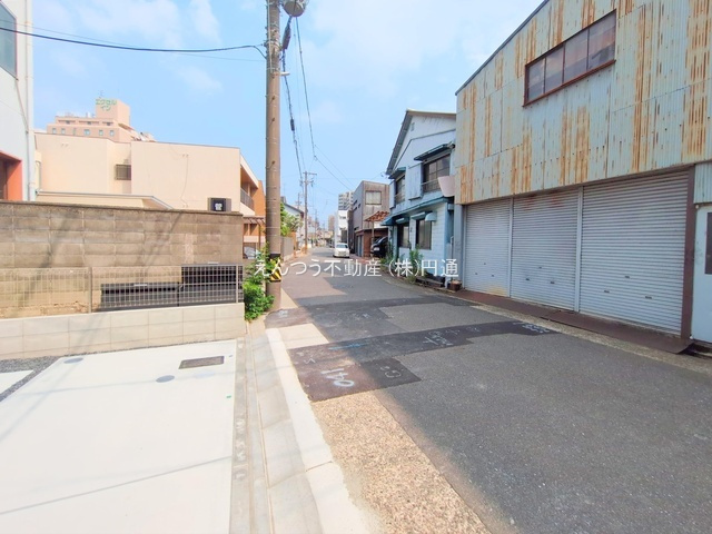 リガーレ伝馬2期の前面道路含む現地写真