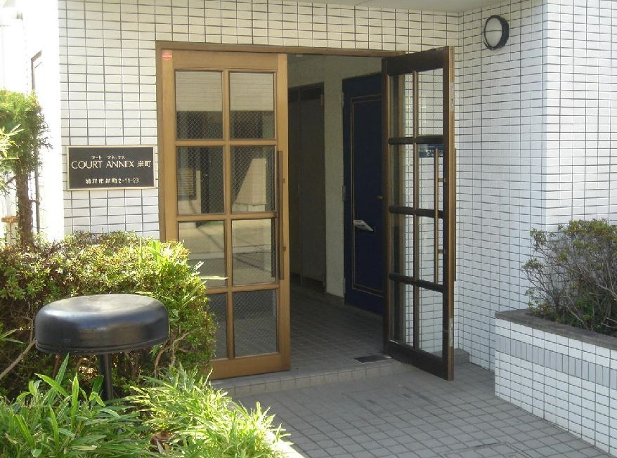 さいたま市浦和区岸町２丁目の賃貸マンションのエントランス