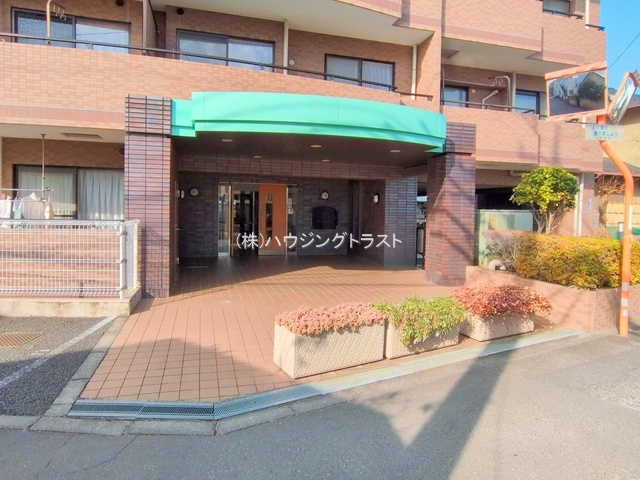 仲介手数料無料　ワコーレ所沢ヴェルシードのエントランス