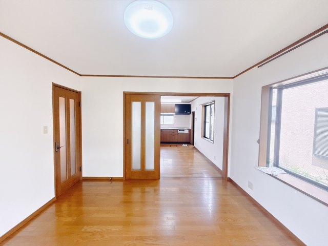 【中古戸建】太田市下小林町の居間・リビング|■リビング｜ご家族の毎日の「家じかん」を快適に楽しく彩る間取り設計！