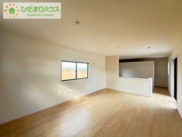 高萩市島名8期　新築戸建の居間・リビング|開放感あるLDKを確保！家族が集まるリビングはゆったり過ごしリフレッシュする場として居心地の良い空間にしたいですね。
