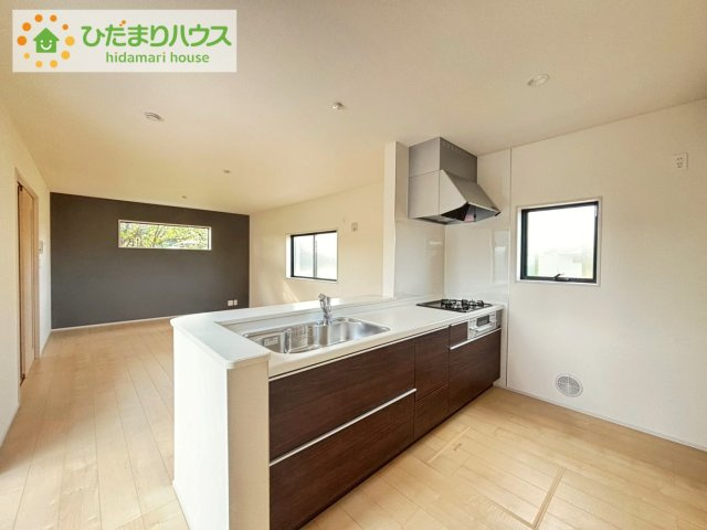 高萩市島名8期　新築戸建のキッチン|料理をしながらでも、ご家族との会話を楽しめる対面式キッチン♪