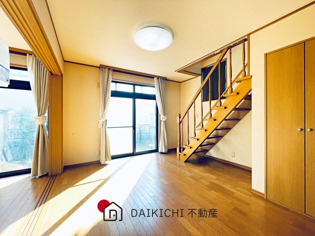 【居間・リビング】 | 鴻巣市小松4丁目　中古戸建