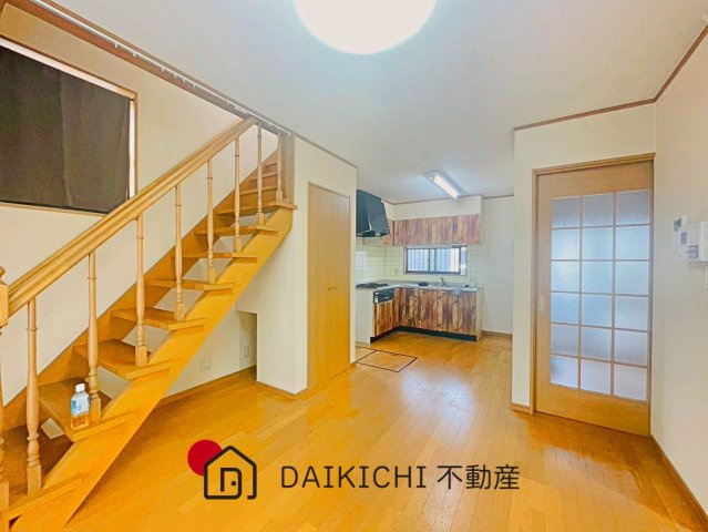 【居間・リビング】 | 鴻巣市小松4丁目　中古戸建