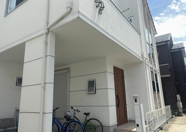 【構造・工法・仕様】 | 木造住宅とは土台、壁、柱など建築物の強度を支える構造体の材に木が使用されている構造を指します。構造体は建物の自重を支えるだけではなく風圧や水圧、積裁荷重などあらゆる衝撃に耐えるための基礎です。