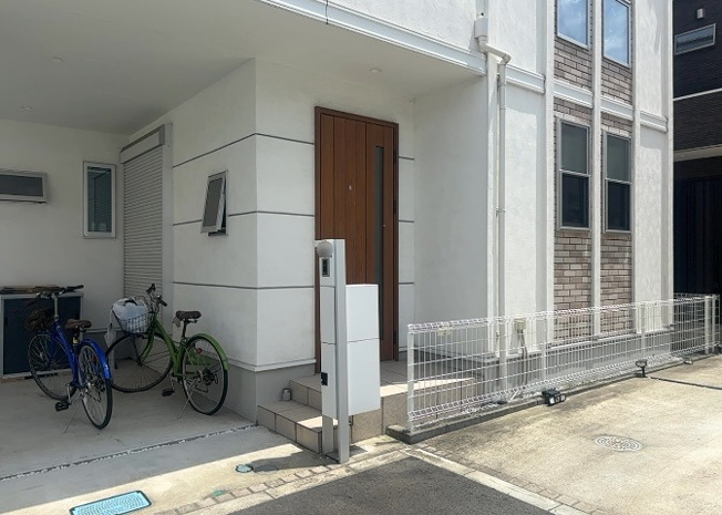 【防犯設備】 | 当然のことではありますが、オートロックやセンサーライト、ホームセキュリティーなどの防犯設備があれば、小さいお子様がいるご家庭も安心ですよね！まず物件購入の際は、防犯設備もチェックするようにしましょう。