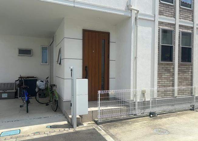 【玄関】 | 玄関は家の顔と言っても過言ではありません。現地を見学する際は玄関の広さや全体のバランスなどを見てみるといいでしょう。一般的なアプローチのしやすさだけではなく、お年寄りにも優しい設計のものだと安心です。