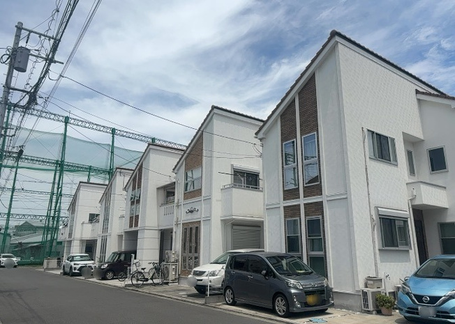 【展望】 | 桜や紅葉の名所に出かける人は多いと思いますが、家にいながら季節の移ろいを感じる生活を送りませんか？リビングや窓から見える景色が生活を彩るワンポイントに！現地から見える景色を堪能してみては如何でしょう。