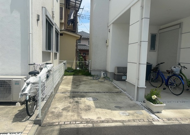 【庭】 | 庭があることでガーデニングや家庭菜園はもちろん、こどもの遊び場やペットを放して遊ぶことができます。また、家の周囲に余裕があるということです。隣地との間があれば、十分な日当たりと、風通しが確保できます。