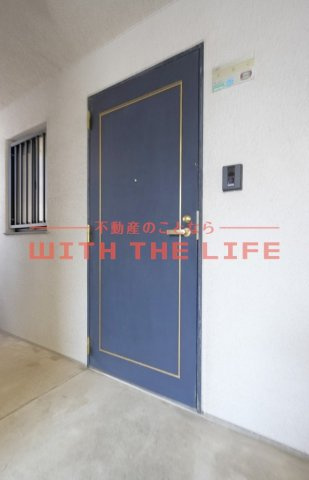 サザンコート中央町【キャッシュバック対象】の玄関|収納もある玄関です