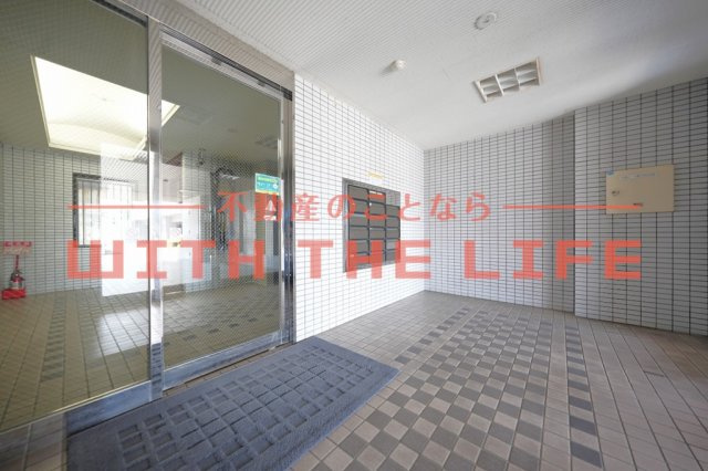 サザンコート中央町【キャッシュバック対象】のエントランス|ゆとりのあるエントランスです
