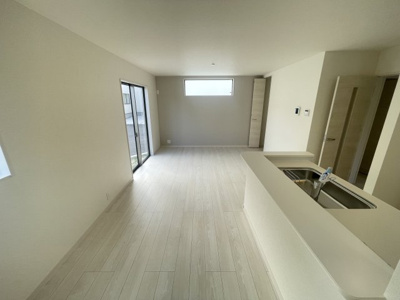 【居間・リビング】 | 南城市知念久手堅（全5棟）ラスト2号棟 | 2号棟　ファミリークローク付き♪