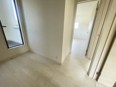 【内装】 | 南城市知念久手堅（全5棟）ラスト2号棟 | 2号棟　2階ホールからバルコニー出入り可♪