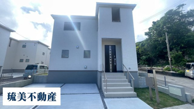 【外観】 | 南城市知念久手堅（全5棟）ラスト2号棟 | 2号棟　並列駐車2台可♪