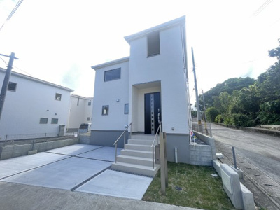 【外観】 | 南城市知念久手堅（全5棟）ラスト2号棟 | 2号棟　並列駐車2台可♪