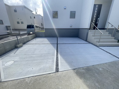 【駐車場】 | 南城市知念久手堅（全5棟）ラスト2号棟 | 2号棟　並列駐車2台可♪