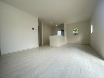 【居間・リビング】 | 南城市知念久手堅（全5棟）ラスト2号棟 | 2号棟　ファミリークローク付き♪