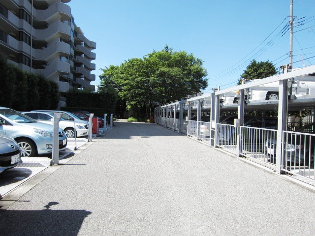 川口中青木パークホームズの駐車場