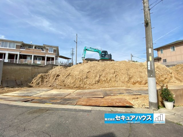 名古屋市緑区鳴丘 全4棟 3号棟の前面道路含む現地写真|事前予約にて現地ご見学いただけます！お気軽にお問い合わせください♪
■株式会社　セキュアハウス■
住宅ローンに強く、知識、経験豊富なスタッフ在籍
お客様に寄り添い、ご成約後もサポート致します。