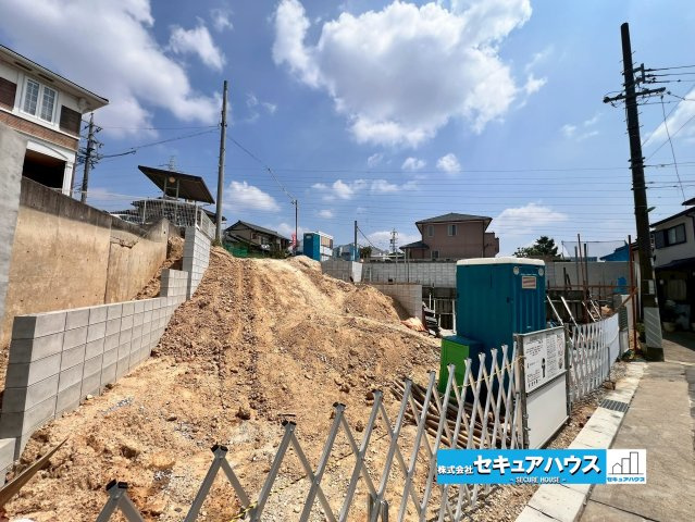 名古屋市緑区鳴丘 全4棟 1号棟の外観|■現地外観写真（1号棟）
敷地面積約36坪、建物面積約28坪。
駐車並列2台可能！オプション工事でカーポート設置などいかがでしょうか。その他にも、フェンスなどの「オプション工事」もご提案いたします♪