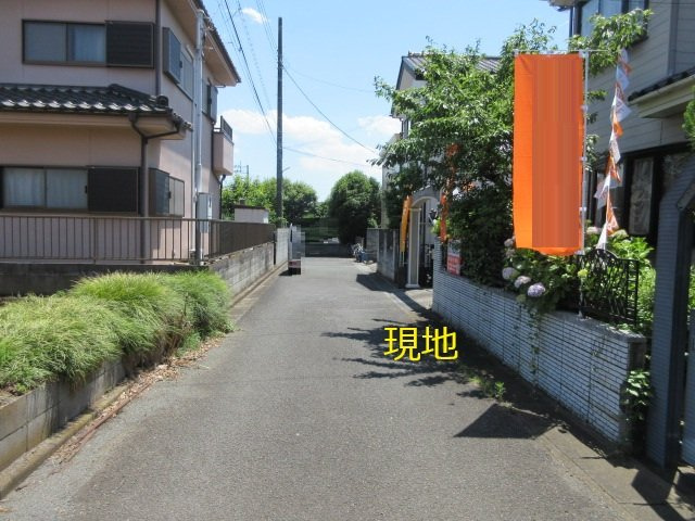 中古戸建　東松山市西本宿2071-7（リフォーム住宅）の前面道路含む現地写真