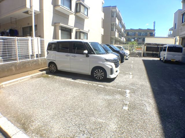 さいたま市桜区西堀８丁目の賃貸マンションの駐車場