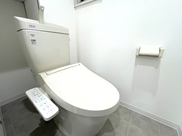 サニーハイツ東久留米のトイレ|落ち着いた色調のトイレです